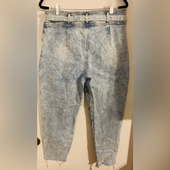 Sol High Waisted W/Belt straight leg light blue Mom jean. - Picture 2 of 4